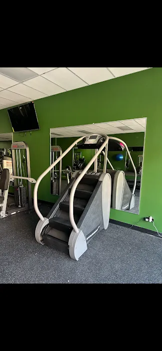 IR FITNESS TRAINING CENTER Picture 7