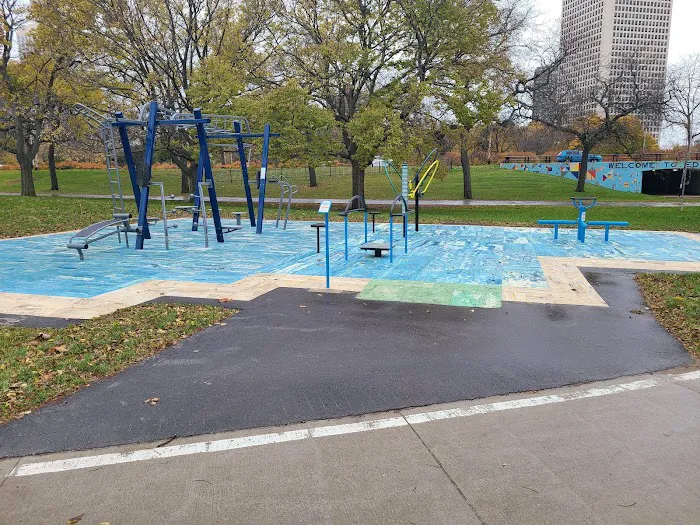 Outdoor Gym Picture 4