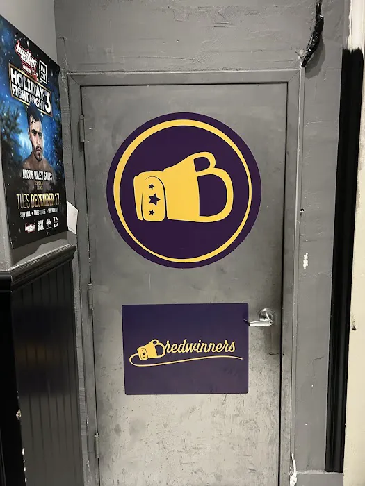 Bredwinners Boxing Picture 7