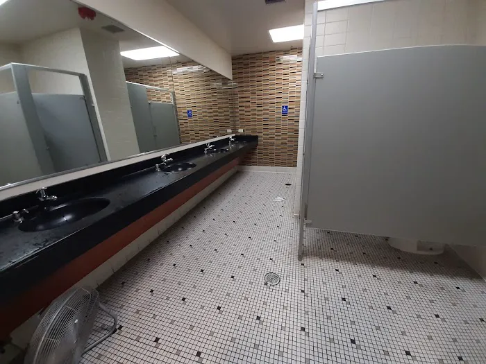 LA Fitness Picture 4