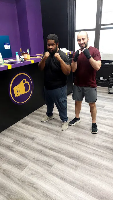 Bredwinners Boxing Picture 2