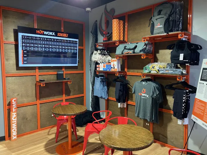 HOTWORX - Bloomingdale, IL Picture 9