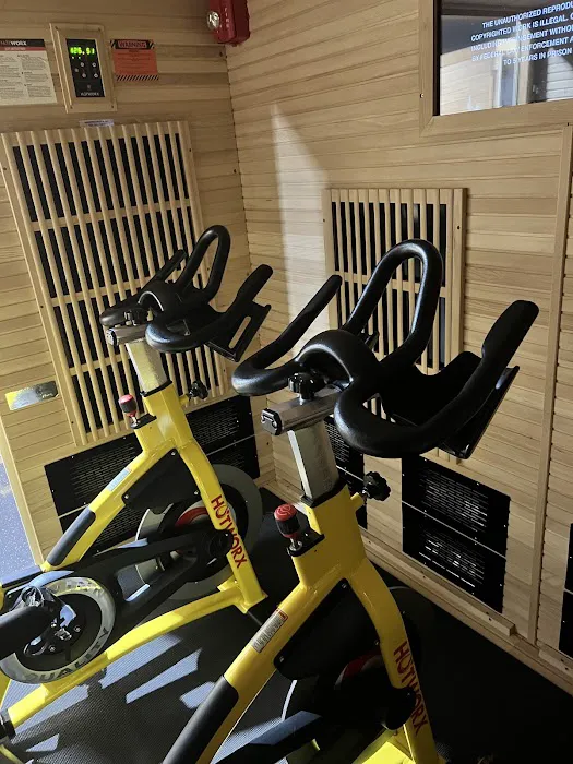 HOTWORX - Bloomingdale, IL Picture 4