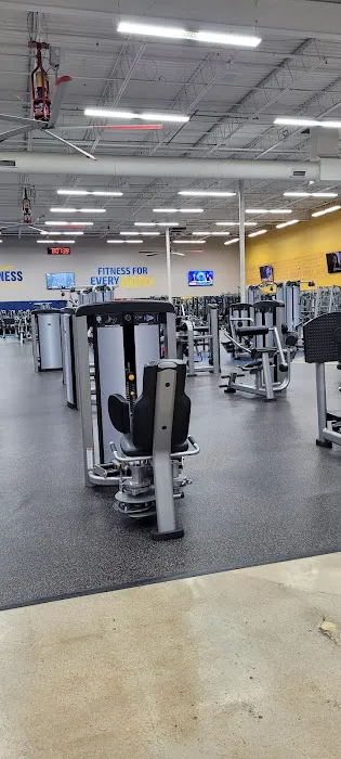 Club Fitness - Belleville Picture 4