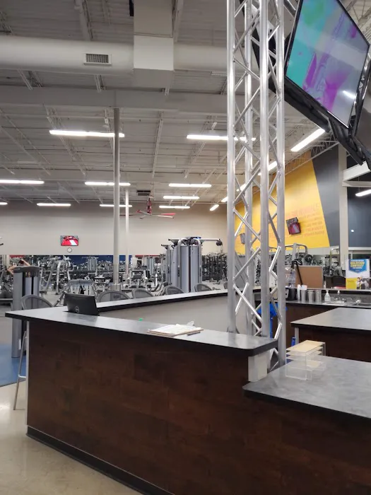 Club Fitness - Belleville Picture 2