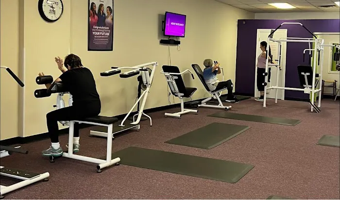 Women's Group Fitness Picture 6