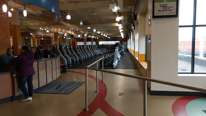 LA Fitness Picture 7