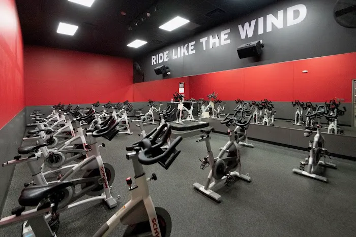 Crunch Fitness - Palatine Picture 3