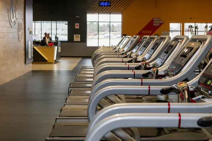 Crunch Fitness - Palatine Picture 7