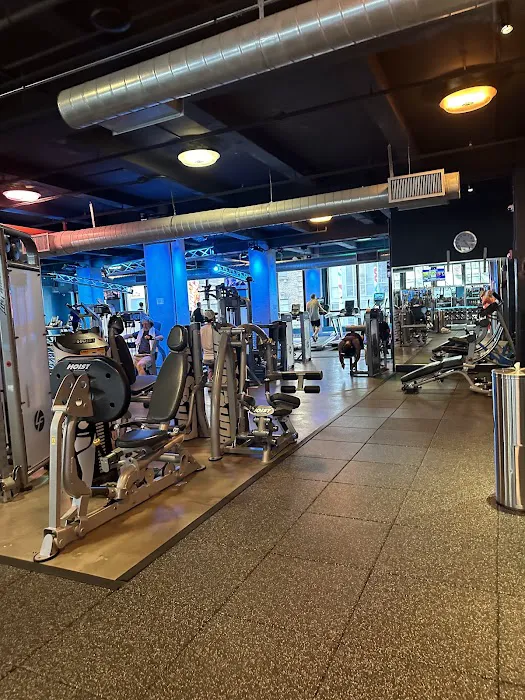 Crunch Fitness - Chelsea Picture 1