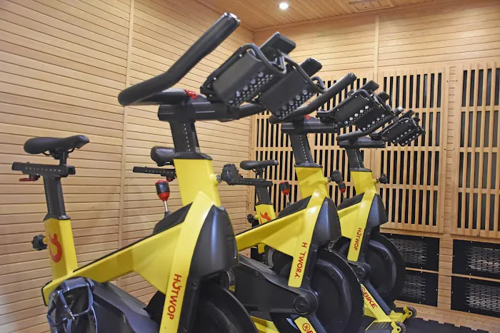 HOTWORX - Davenport, IA Picture 8