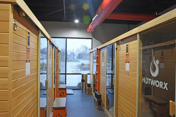 HOTWORX - Davenport, IA Picture 6