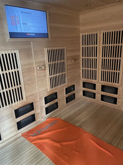 HOTWORX - St. Louis, MO - Midtown Picture 4