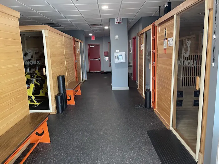 HOTWORX - St. Louis, MO - Midtown Picture 8