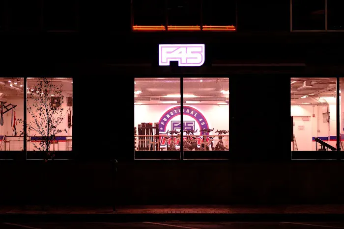 F45 Training East Evanston Picture 6