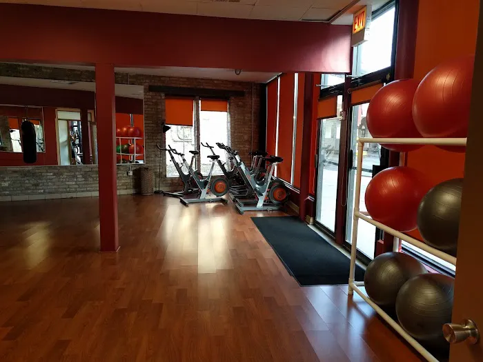 V Tone Fitness Gym Chicago Picture 7