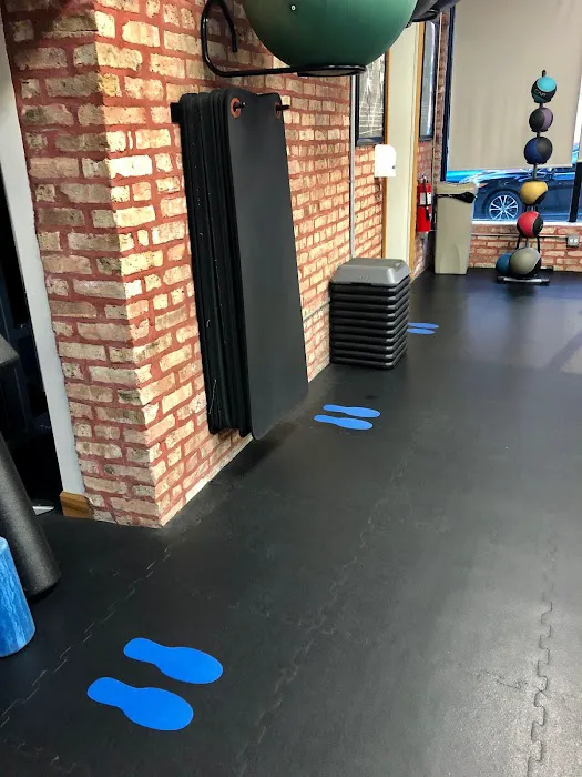 V Tone Fitness Gym Chicago Picture 10