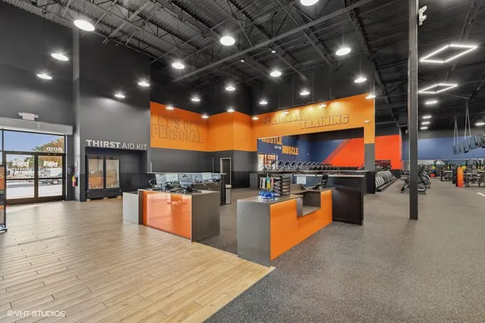 Crunch Fitness - Rockford Picture 5