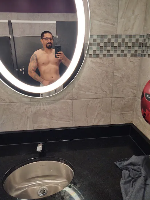 Planet Fitness Picture 9