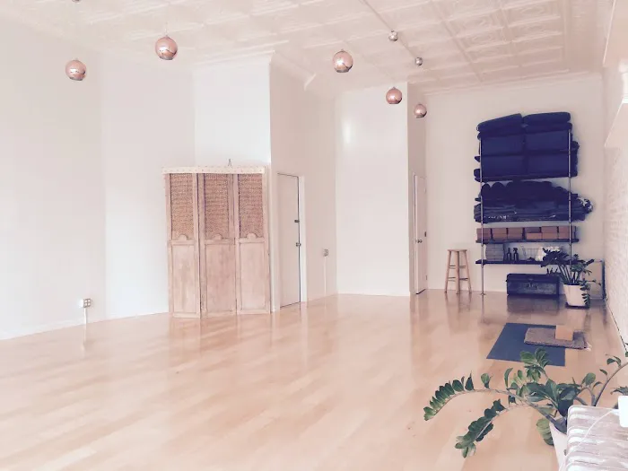 Lucent Yoga Picture 1