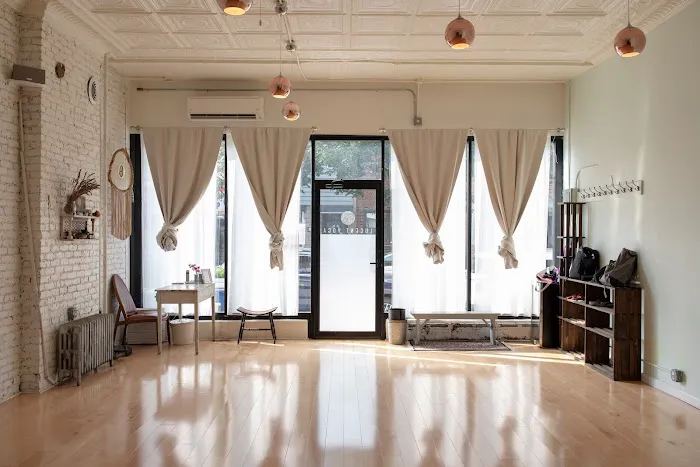 Lucent Yoga Picture 4