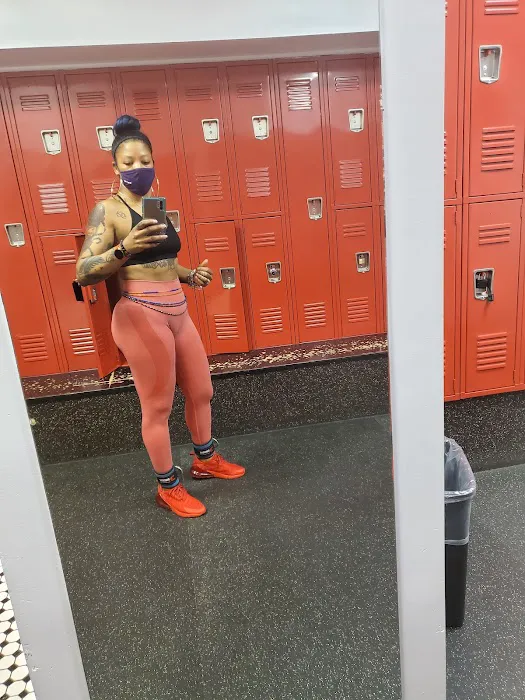 Retro Fitness Picture 9