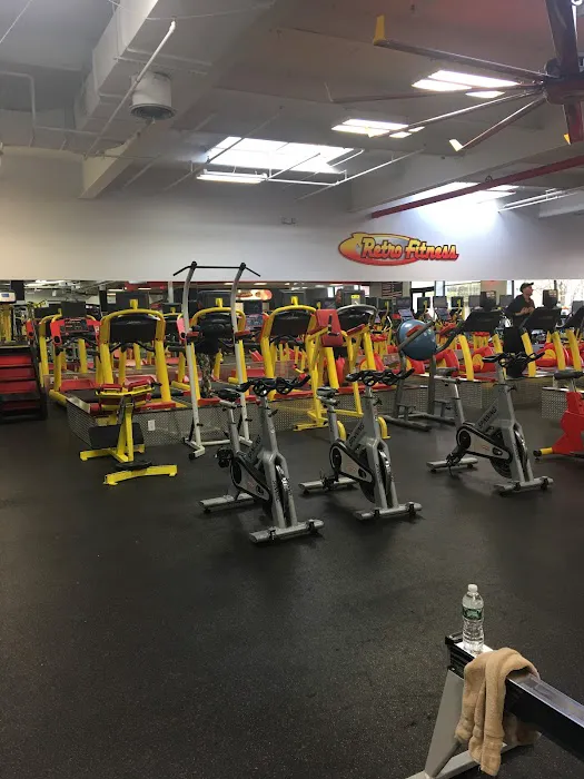 Retro Fitness Picture 8