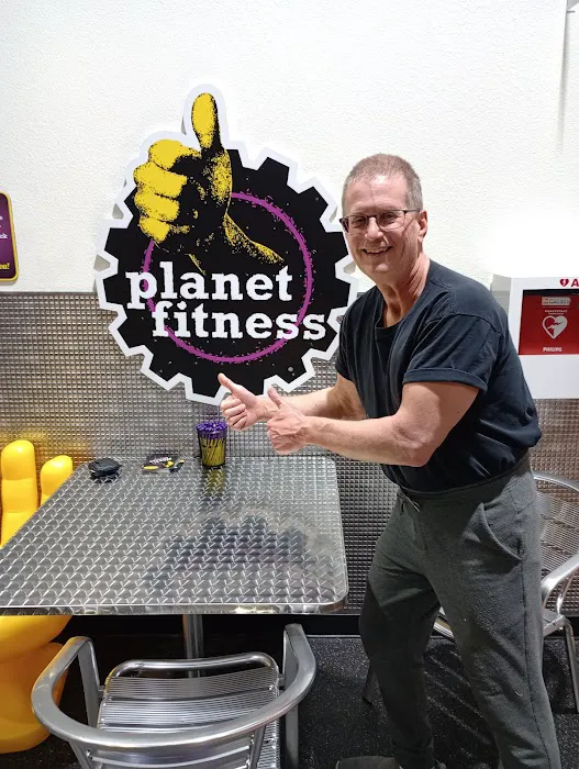 Planet Fitness Picture 9