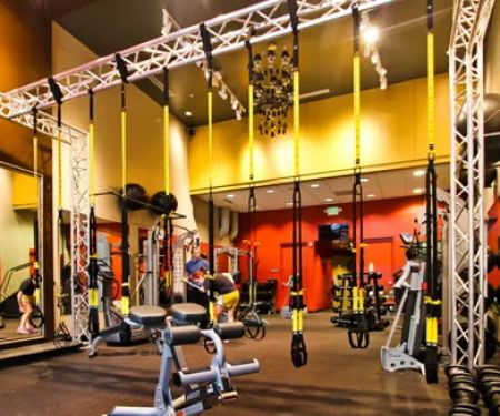 Red Fitness Lounge
