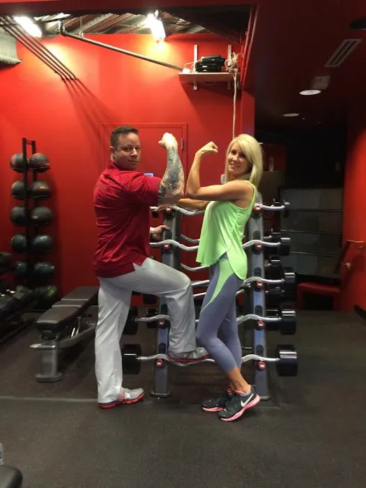 Red Fitness Lounge Picture 9