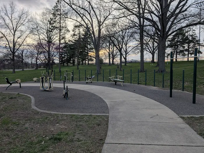 Shaw Park Fitness Station Picture 2