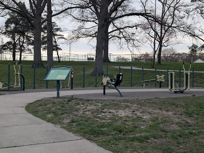 Shaw Park Fitness Station Picture 1