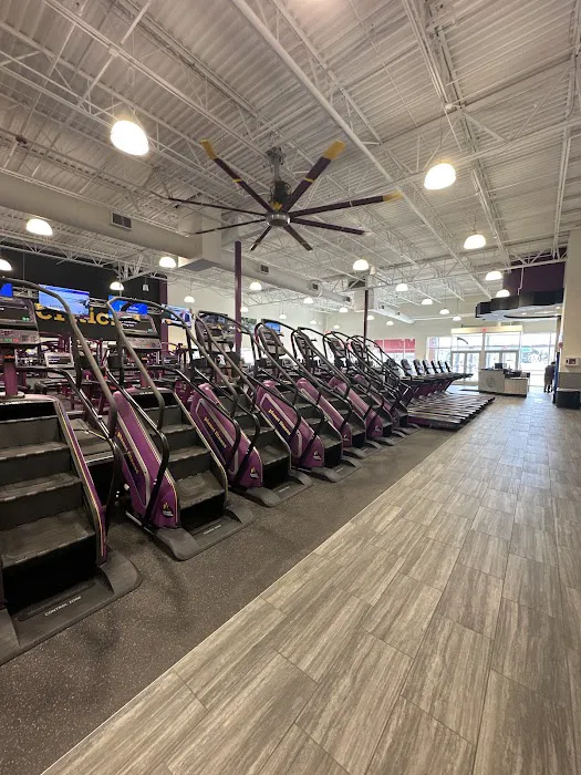 Planet Fitness Picture 6