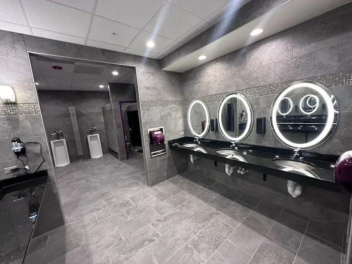 Planet Fitness Picture 10