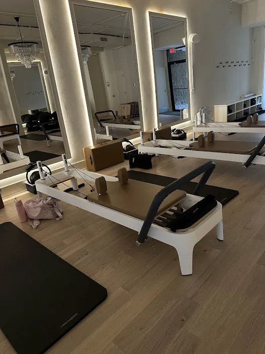 BODY. BY REFORMER Picture 1