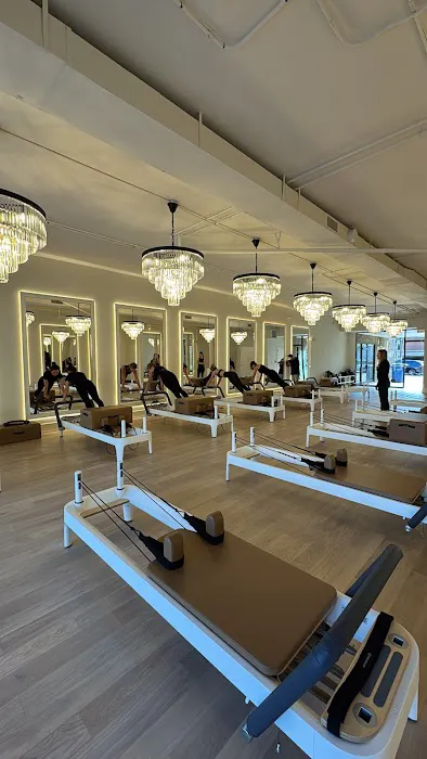 BODY. BY REFORMER Picture 6