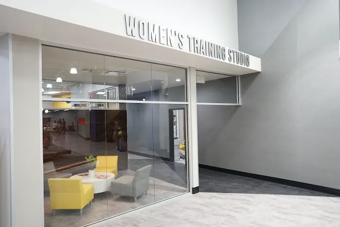 Club Fitness - Maplewood Picture 3