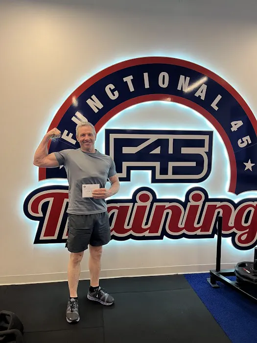 F45 Training Des Peres Picture 5