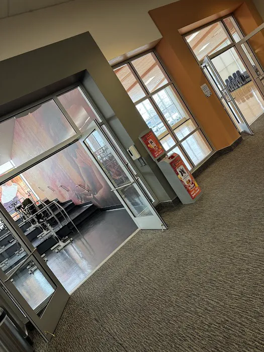 LA Fitness Picture 7