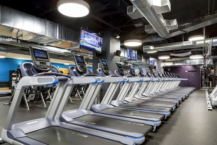 Crunch Fitness - FiDi Picture 4
