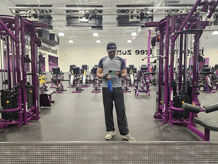 Planet Fitness Picture 10