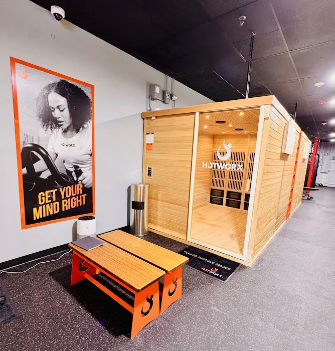 HOTWORX - Libertyville, IL Picture 10