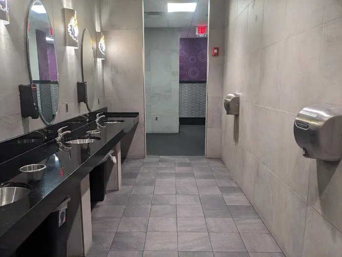 Planet Fitness Picture 5