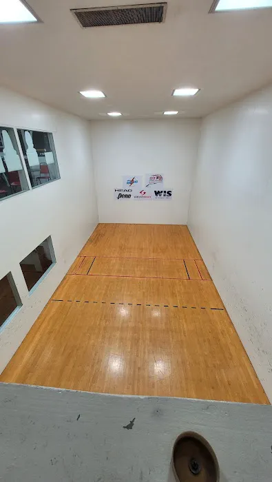 Vetta Sports - Tennis, Racquetball and Fitness Center Picture 3