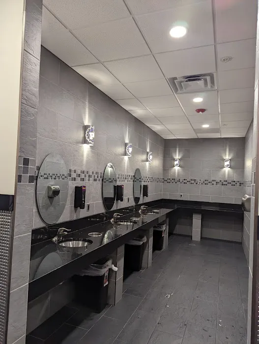 Planet Fitness Picture 1