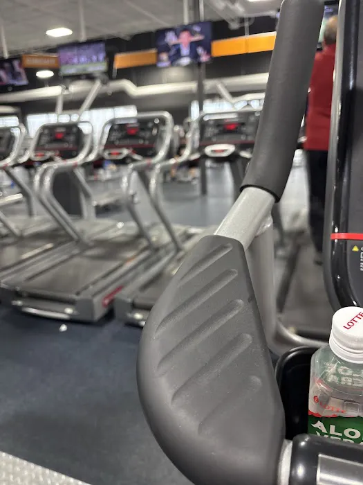 Crunch Fitness - Round Lake Picture 8