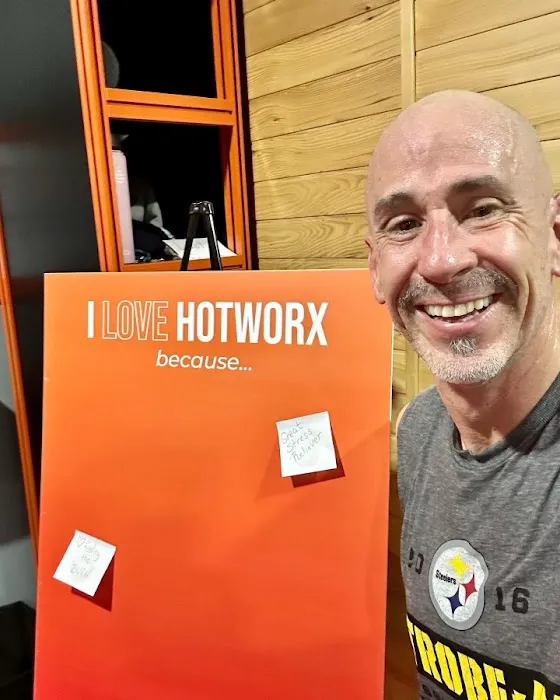 HOTWORX - Gurnee, IL - Central Picture 7