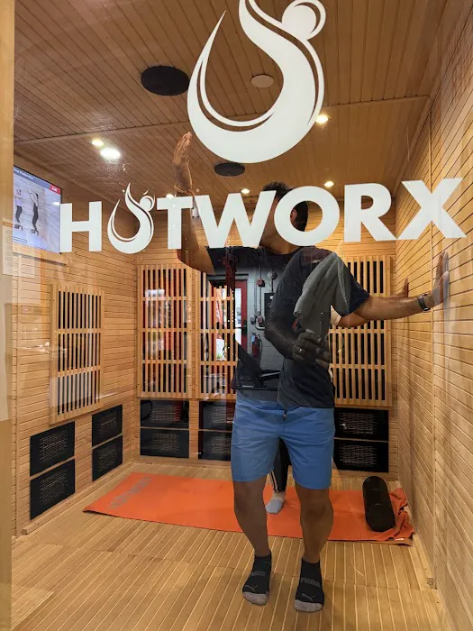 HOTWORX - Gurnee, IL - Central Picture 9