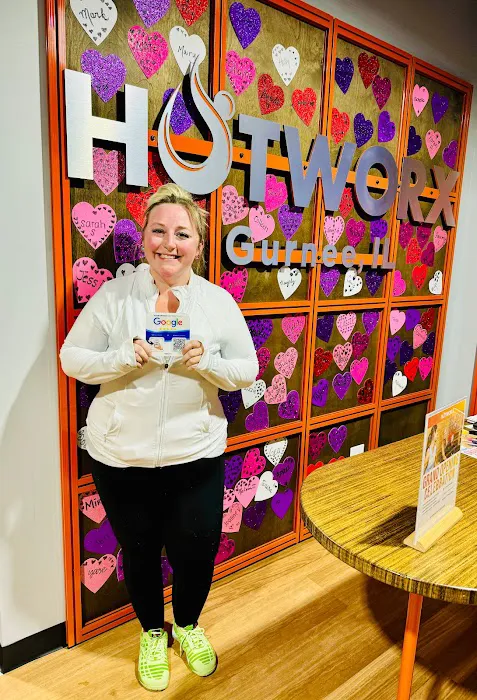 HOTWORX - Gurnee, IL - Central Picture 2