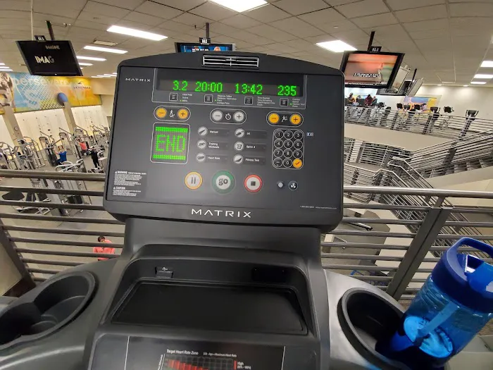 LA Fitness Picture 9
